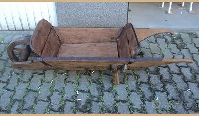 Cariola antica artigianale in legno