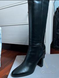 Stivali alti in pelle nera