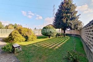 VILLA SINGOLA CON GIARDINO PRIVATO