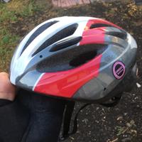 Casco e sella per bici da corsa