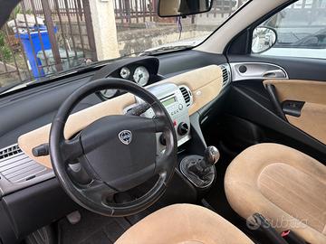 Lancia ypsilon