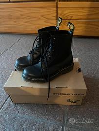 anfibi DR. MARTENS air wair 1460 neri 