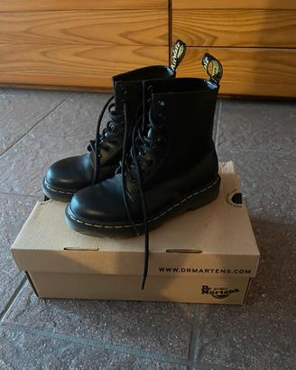 anfibi DR. MARTENS air wair 1460 neri 