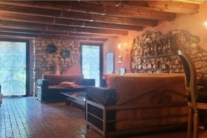 Rustico / Casale di 2268 m² con più di 5 locali a 