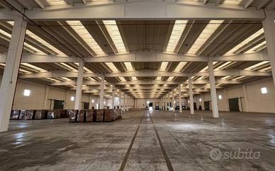 Immobile di 1100 m² con 1 locale a Carinaro