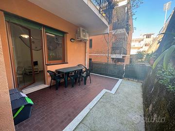 Bilocale con terrazzo privato in zona Scoglio