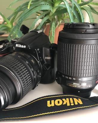 Nikon D-5000 con 2 obiettivi e bauletto