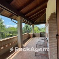 ALBARETO- VILLA INDIPENDENTE CON GIARDINO E MANSAR