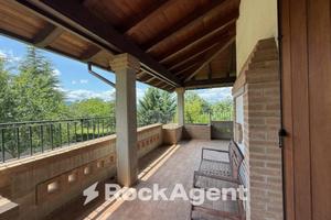 ALBARETO- VILLA INDIPENDENTE CON GIARDINO E MANSAR