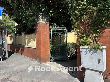 MONOLOCALE IN VIA ADRIATICA