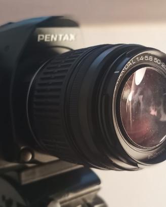Pentax K30 con 2 obiettivi e accessori 