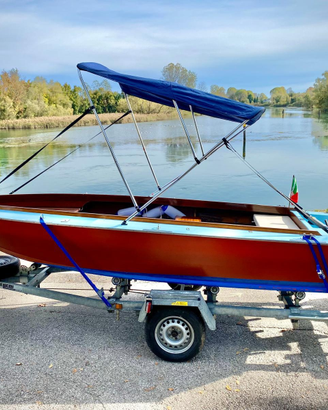 Barca in legno con motore fuoribordo Honda 20cv