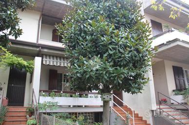 VILLA A SCHIERA A CESENA