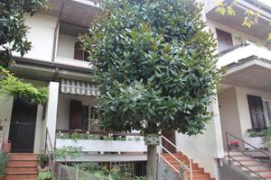 VILLA A SCHIERA A CESENA