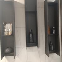 2 elementi di arredo a muro 