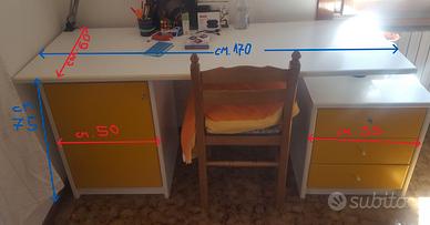 Scrivania e comodino per cameretta