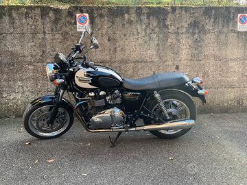 Triumph Bonneville SE 2013