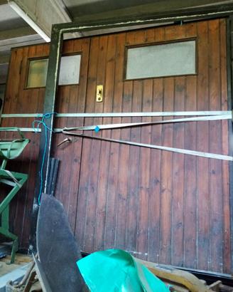 Portone basculante con porta