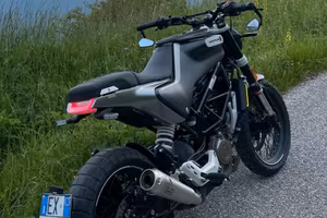 Husqvarna svartpilen 125 2021
