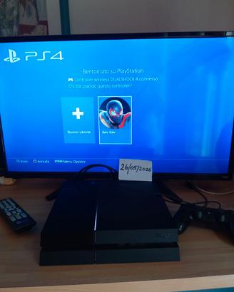 PlayStation 4 + 1 joystick + 3 giochi omaggio
