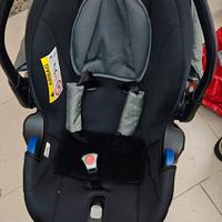 Ovetto auto con base isofix marca Hauck