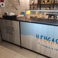 banco esposizione con vetro protezione e luci led