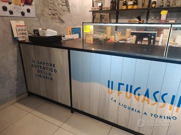 banco esposizione con vetro protezione e luci led