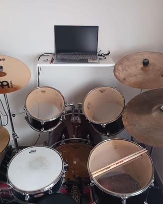 Batteria acustica alto ritmo