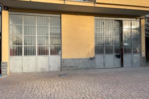Ampio magazzino/laboratorio