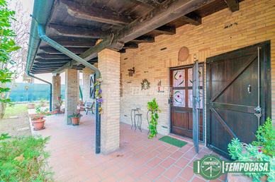Villa Bifamiliare con garage, cantina e giardino p