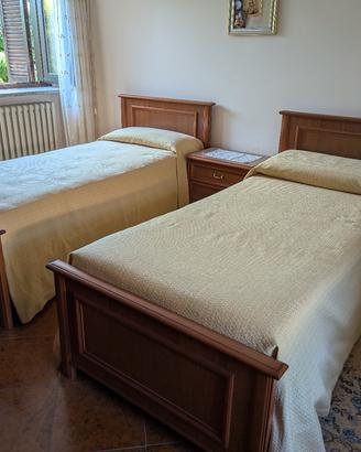 2 letti singoli completi di materasso 