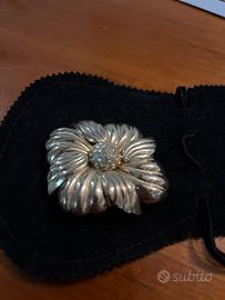 Spilla vintage a forma di fiore