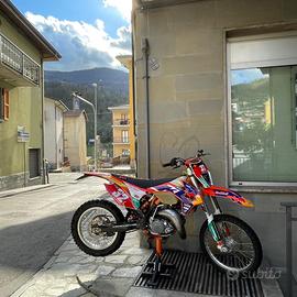 Kit plastiche con grafiche ktm