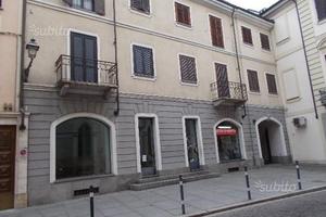 Vercelli-centro storico-negozio mq. 180