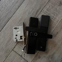 Smart lock, sicurezza elettrica Wi-Fi