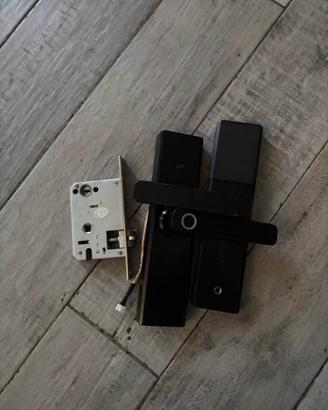 Smart lock, sicurezza elettrica Wi-Fi