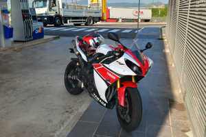 Moto Yamaha R1 2013