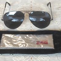 Ray-Ban Aviator modello Total black  