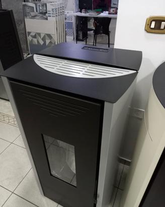 Termostufa a pellet modello Tuga Caminetti Montegr