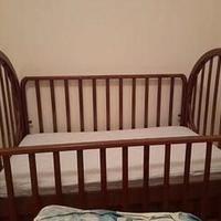 Lettino per bimbi in noce massello