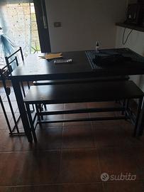 Tavolo da pranzo stile industriale