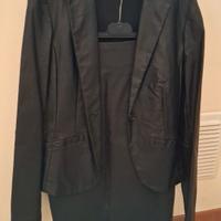 Completo giacca e gonna similpelle