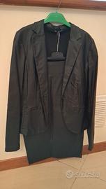 Completo giacca e gonna similpelle