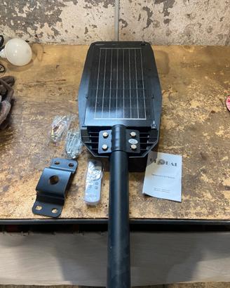 FARO LED RICARICA SOLARE CON TELECOMANDO