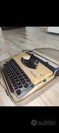 Macchina da scrivere Olympia vintage - arredo