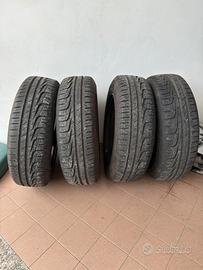Gomme, cerchi e copricerchi Dacia Sandero
