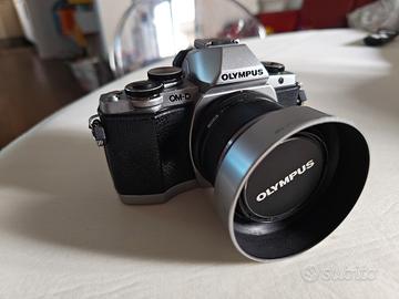 Olympus e-m10 con  obiettivo 25 f1.8