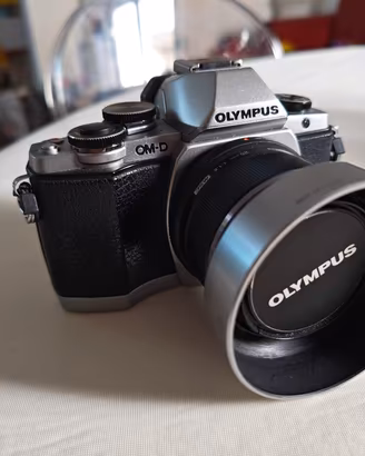 Olympus e-m10 con  obiettivo 25 f1.8