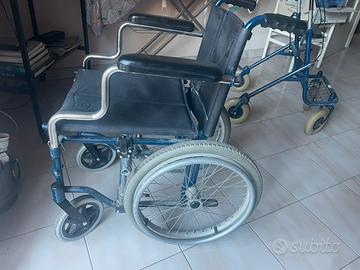 Sedia a rotelle e deambulatore