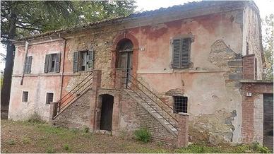 Rustico da ristrutturare con terreno